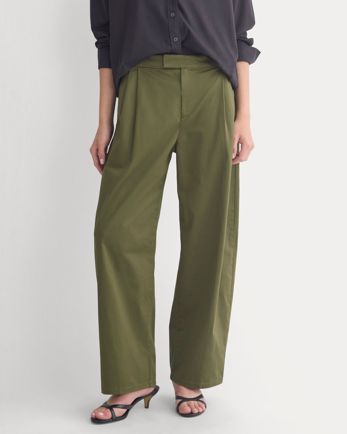 Barrel-Leg Pant in Organic Cotton Sateen | Olive Night